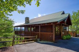 Three-Bedroom House room in ERN857 - A Dream Come True - Great Location! Close To All The Action! cabin