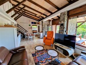 Pixie House - Mrežnica, private pier, hot tub