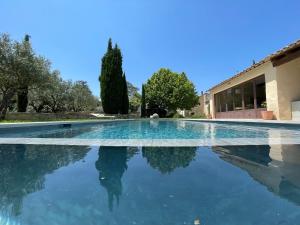 Maisons d'hotes MAS MILLESIME - Chambre double - petit dejeuner - piscine - Mas du XVIIIeme siecle proche Saint-Remy-de-Provence : photos des chambres