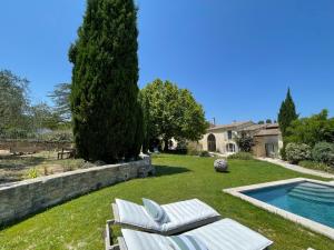 Maisons d'hotes MAS MILLESIME - Chambre double - petit dejeuner - piscine - Mas du XVIIIeme siecle proche Saint-Remy-de-Provence : photos des chambres