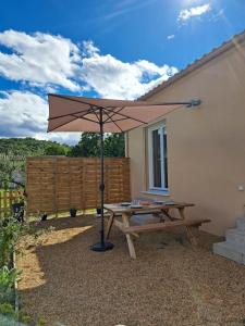 Maisons de vacances Petite maison au calme, a l'oree du bois : photos des chambres