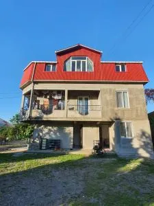 Гостевой дом с апартаментами с видом на город - Sharabidzeebi