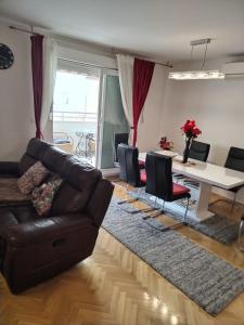 Two-Bedroom Apartment with Balcony room in Deluxe Apartment Romana Top Centar with Balcony