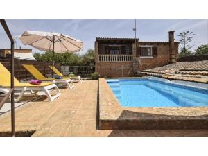 Authentic country house with sun terrace and private pool rural location