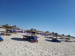 شاليه للعائلات غرفة وريسيبشن بمنتجع ريتال فيو الساحل الشمالى