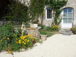 Maisons de vacances Chateau Barayre - beautiful 12th century castle with pool and large garden : photos des chambres