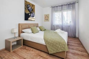 3-Bedroom Sea View Apartment - Balcony, Elevator - Spinut, Split