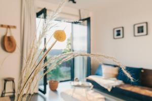 Elegant Boutique Living 45m2 w Iconic Sunset Views