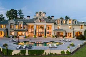 Lakefront Luxury Villa - Eclectic