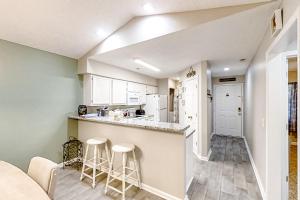 Pinehurst Condos, Unit 6-J