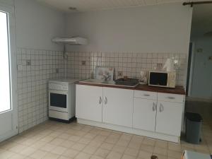 Maisons de vacances Maison agreable a 300m de la plage avec cour et TV, 3 chambres, pour 6 personnes, La Tranche-sur-Mer - FR-1-476-200 : photos des chambres