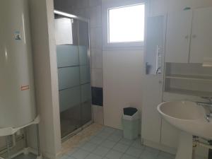 Maisons de vacances Maison agreable a 300m de la plage avec cour et TV, 3 chambres, pour 6 personnes, La Tranche-sur-Mer - FR-1-476-200 : photos des chambres
