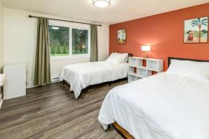 Home in Lake Stevens with large fenced yard