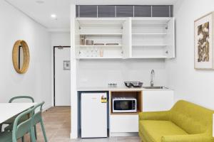 Arthur Hotel Bondi Junction no reception and house keeping no sofa bed