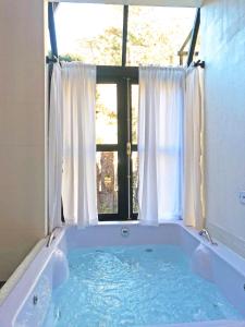 Chalé Design Mon Amour 3 - Prime - Espaçoso - 2 quartos de casal - Equipadíssimo - Lareira - à 3 min do centro