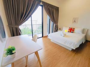 Rooftop Pool, 8 Pax, 2 Bedrooms, 2 Bathrooms, 2 Car Parks by Star Home