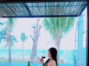 Villa C62 - Private Swimming Pool 100M2 - In Stunning Sea Front Location