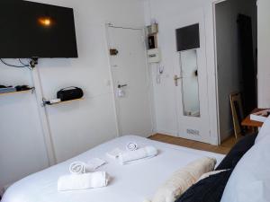 Appartements L'ESSENTIEL - Tout Inclus ! Petit Dejeuner, Canal Plus, Netflix, Literie, Serviettes : photos des chambres