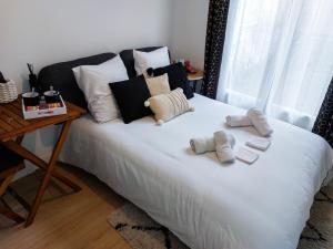 Appartements L'ESSENTIEL - Tout Inclus ! Petit Dejeuner, Canal Plus, Netflix, Literie, Serviettes : photos des chambres