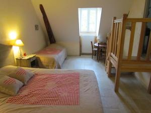 B&B / Chambres d'hotes Le Domaine du Cerneau : Chambre Familiale avec Salle de Bains Privative