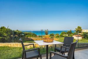 Amoudi Studios Apartments Hotel