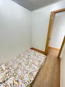 2BR SMDC Trees wNetflix&WIFI near the POOL. T65F