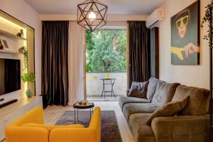 CHANTTAL Luxury - UNIVERSITY