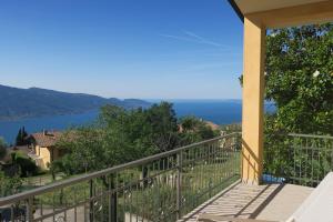 Villa Arianna Lake View Apartments with Pool