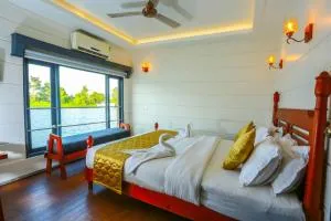 Honeymoon Houseboat - Champakulam