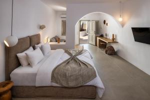 Superior Cave with Courtyard View room in Ira Hotel & Spa