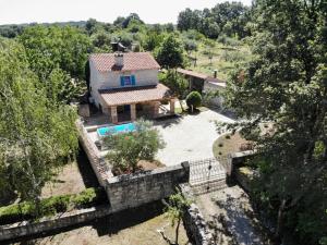 Family-sized renovated Istrian house wlavand field - 20min from Rovinj.