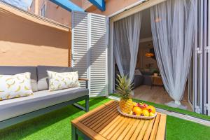 Beachfront, pool, terrace, garage & fibre internet