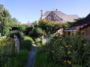 Appartements Le Jardin Yuccas - Cosy cottage in the Loir& Loire Valleys : photos des chambres