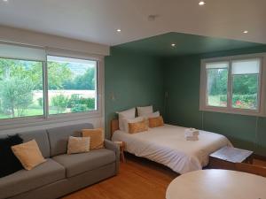 B&B / Chambres d'hotes Le Jardin de Moulis - Maison d'hotes au pied des Pyrenees, Ariege, Saint Girons : photos des chambres