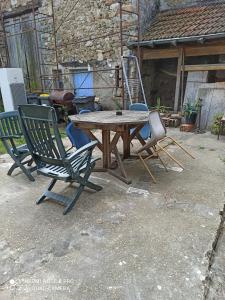 Sejours chez l'habitant La campagne vallee de Chevreuse a 35 KM de Paris : Chambre Double Standard avec Salle de Bains Commune