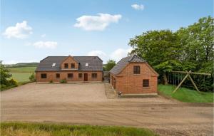 Amazing Home In Spjald With Wifi
