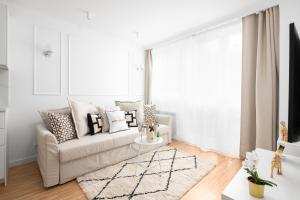 Glam & Modern by Cooee Apartments