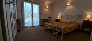 Appartements Gite pres de Sarlat avec jardin et salon de massages : photos des chambres