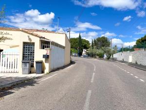 Maisons d'hotes Chambre climatisee lit double dans villa - Proche Centre Tramway : photos des chambres