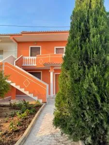 Villa Joli - 120sqm - 3 Bedroom - 2 Baths House with Yard & Parking in Central Vlore - Piscupi