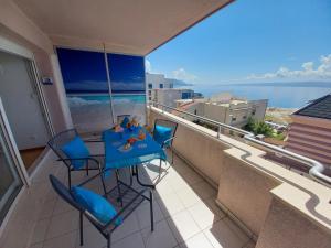 Apartment Summer Vibes Split