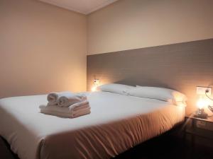 2A. Dos dormitorios y balcones en el casco viejo.