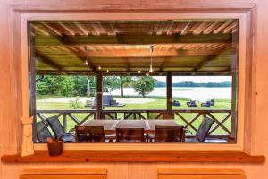 Sodyba Pivašiūnuose ant ežero kranto