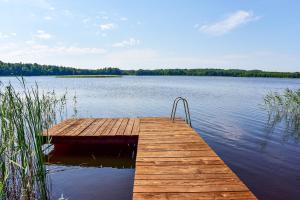 Sodyba Pivašiūnuose ant ežero kranto