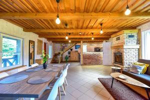 Sodyba Pivašiūnuose ant ežero kranto