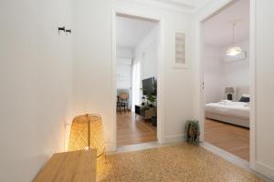 Vibrant Urban Getaway: Modern 1-Bedroom near Bars, Parks, and Metro