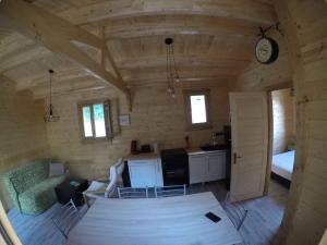 Chalets Un chalet en bois dans un ecrin de verdure : photos des chambres