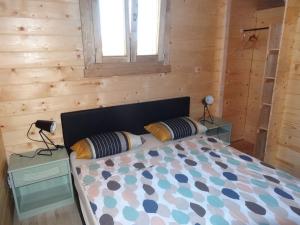 Chalets Un chalet en bois dans un ecrin de verdure : photos des chambres