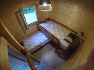 Chalets Un chalet en bois dans un ecrin de verdure : photos des chambres