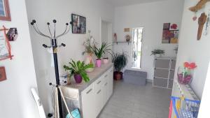 SODOBEN ENOSOBNI APARTMA Ob PLAŽI - MODERN ONE-BEDROOM BEACHSIDE APARTMENT 